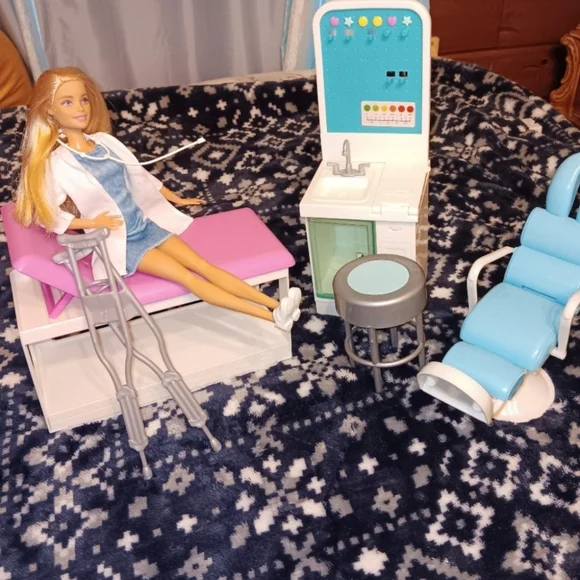 HUGE BARBIE DOLL DOCTOR PRENATAL NURSE BUNDLE - Picture 5 of 14